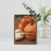 Halloween ist um die Ecke feierliche Kürbis Einladung (Stehend Vorderseite)