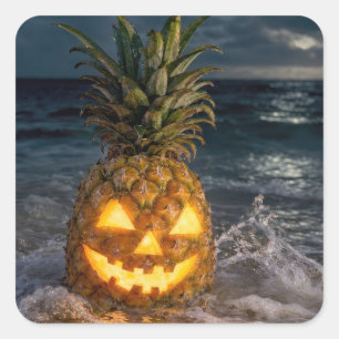 Halloween-Jack-o-Lantern-Ananas in der Meeresbrand Quadratischer Aufkleber