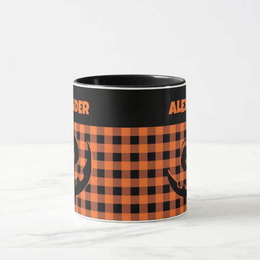 Halloween Jack-O-Lantern Orange & Black Plaid Name Tasse (Zentrum)