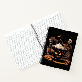 Halloween-Kaffeekunst – Gruseliger Latte mit Skele Notizblock