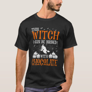 Halloween kann diese Hexe mit Schokolade bestechen T-Shirt
