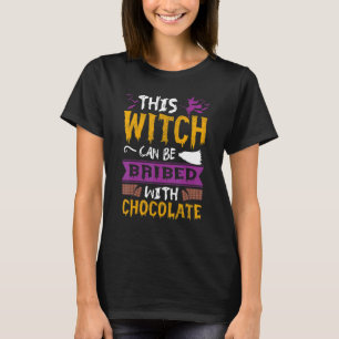 Halloween kann diese Hexe mit Schokolade bestechen T-Shirt