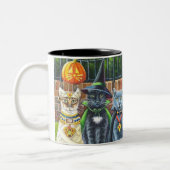Halloween Katzen in Kostümkunst Zweifarbige Tasse (Links)