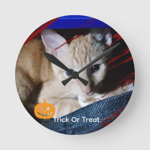 Halloween-Katzenfoto-Text anpassen Runde Wanduhr
