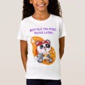 Halloween Kawaii Pirate Panda trinkt Boba Tea T-Shirt (Vorderseite)