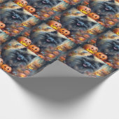 Halloween Keeshond mit Pumpkins Beängstigend Geschenkpapier (Ecke)