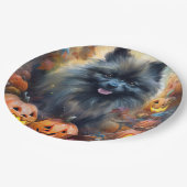 Halloween Keeshond mit Pumpkins Beängstigend Pappteller (Schrägansicht)