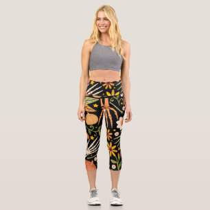 Halloween Knochen, blühendes nahtloses Muster. Capri Leggings