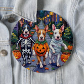 Halloween-Kostüme von Bull Terrier Trick oder Trea Button (Beispiel)