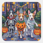 Halloween-Kostüme von Bull Terrier Trick oder Trea Quadratischer Aufkleber (Vorderseite)