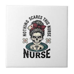 Halloween-Krankenschwester-Shirt Vintage-Totenkopf Fliese