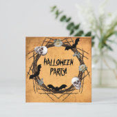 Halloween-Kranz im Grunge-Hintergrund Einladung (Stehend Vorderseite)
