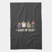 Halloween Küken oder Streich lustiges Hühnerkostüm Geschirrtuch (Vertikal)