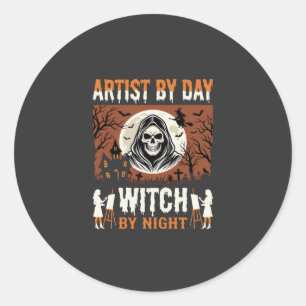 Halloween-Künstler bei Tag, Hexe bei Nacht Design Runder Aufkleber