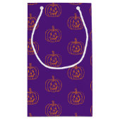 Halloween-Kürbislaterne lila-Orangenmuster Kleine Geschenktüte (Rückseite)