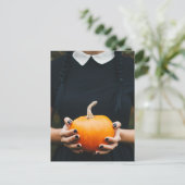 Halloween-Kürbismädchen Feiertagspostkarte (Stehend Vorderseite)