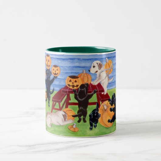 Halloween Labradors! Zweifarbige Tasse (Mittel)