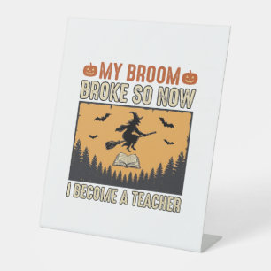 Halloween-Lehrer-Besen-Bruch-Vintage-Design_1 Sockelschild