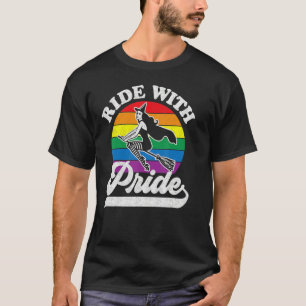 Halloween-Lesbische Hexe auf einer Zimmerreise mit T-Shirt