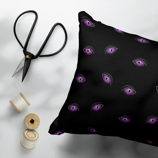 Halloween, Lila Augen, Trick oder Trete, Boo Dekokissen (Von Creator hochgeladen)