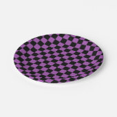 Halloween Lila und Schwarzes Karo Muster Pappteller (Schrägansicht)