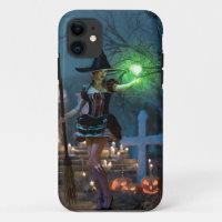 Halloween-Mädchen im Wald