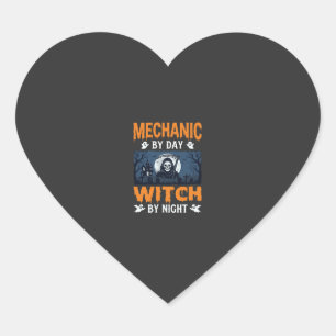 Halloween Mechaniker bei Tag, Hexe bei Nacht Herz-Aufkleber