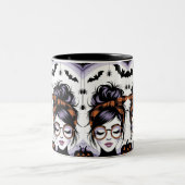 Halloween Messy Bun Woman Zweifarbige Tasse (Mittel)
