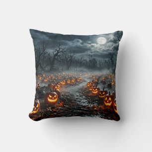 Halloween mit gruseligen Bäumen und Jack O Lantern Kissen
