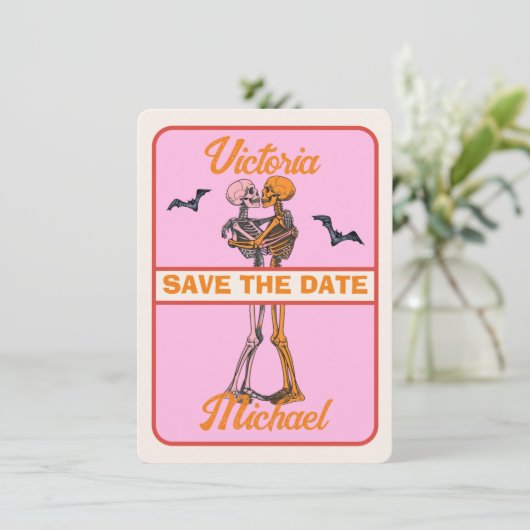 Halloween Mod Retro Save the Date Foto Einladung (Stehend Vorderseite)