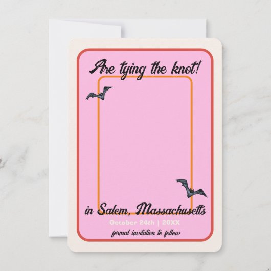 Halloween Mod Retro Save the Date Foto Einladung (Rückseite)