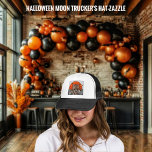 Halloween Moon-PG Truckerkappe<br><div class="desc">Diese Grafik zeichnete,  wurde digitalisiert in,  Foto-Bearbeitung,  um dieses lebendige,  orange-gelb,  Mond,  mit fliegenden Fledermäusen,  in einem blassgrauen,  farbigen,  Himmel und angezeigt,  mit einem bekannten,  gotischen Satz,  "Happy Halloween".</div>