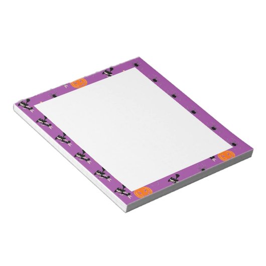 Halloween-Muster auf lila Notizblock (angewinkelt)