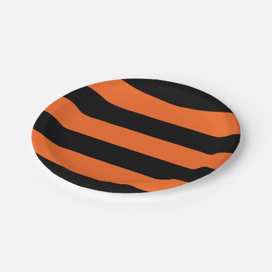 Halloween-Muster aus Orange und Schwarz Streifen Pappteller (Schrägansicht)