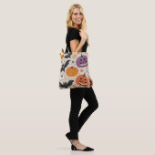 Halloween-Muster Tasche (Am Model)
