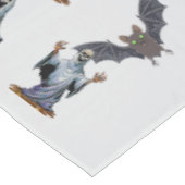 Halloween-Muster von Kreaturen Tischdecke (Schrägansicht)