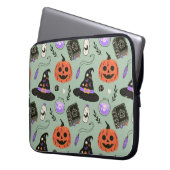 Halloween nahtloses Muster mit Hexenhut, Kürbis Laptopschutzhülle (Vorderseite Links)