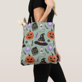 Halloween nahtloses Muster mit Hexenhut, Kürbis  Tasche (Von Nahem)