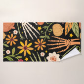 Halloween nahtloses Muster mit Knochen und Blumen  Badehandtuch (Badehandtuch)
