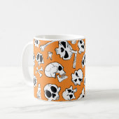 Halloween nahtloses Muster mit Schädel und Knochen Kaffeetasse (Vorderseite Links)