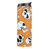 Halloween nahtloses Muster mit Schädel und Knochen Thermosbecher (Nach links gedreht)