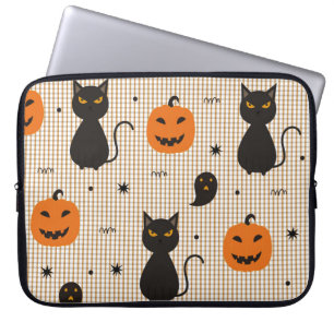Halloween nahtloses Muster mit schwarzer Katze und Laptopschutzhülle