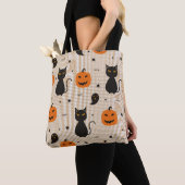 Halloween nahtloses Muster mit schwarzer Katze und Tasche (Von Nahem)