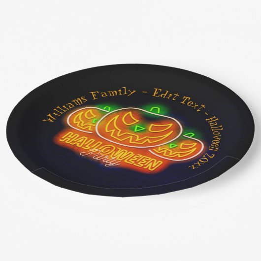 Halloween Name Jahr 20xx Neon Glow Look Pumpkin 9" Pappteller (Schrägansicht)