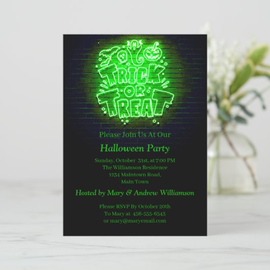 Halloween Neon Glow Look Green Trick Leckerei Part Einladung (Stehend Vorderseite)
