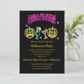 Halloween Neon Glow Look Pumpkin Cocktail Party Einladung (Stehend Vorderseite)
