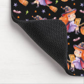 Halloween-niedlich-Hexenpanzer Mousepad (Ecke)