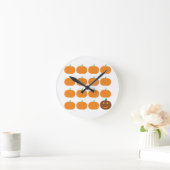 Halloween-Niedlich-Kürbispatch Runde Wanduhr (Zuhause)