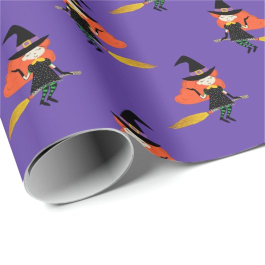 Halloween Niedliche Hexe mit Broom Lila Geschenkpapier (Rolleneckpunkt)