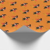 Halloween Niedliche Hexe mit Broom Orange Geschenkpapier (Ecke)
